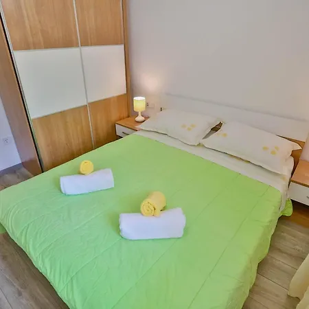 Lenka - Two Bedroom With Garden Terrace A4 Sutivan