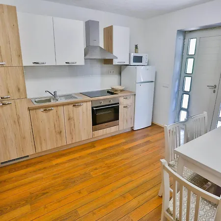 Lenka - Two Bedroom With Garden Terrace A4 * Sutivan