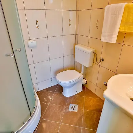 Lenka - Two Bedroom With Garden Terrace A4 *