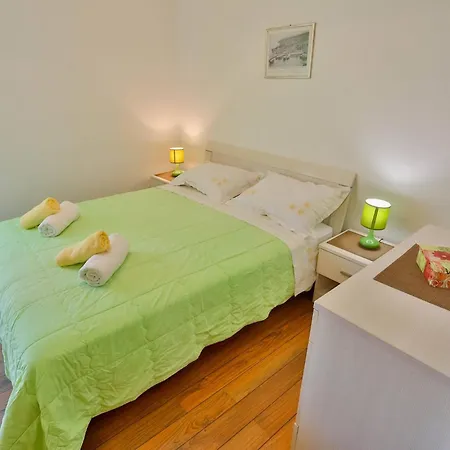 Lenka - Two Bedroom With Garden Terrace A4 * Sutivan