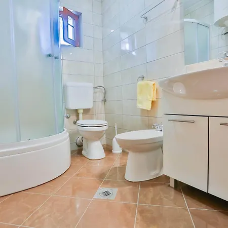 Lenka - Two Bedroom With Garden Terrace A4