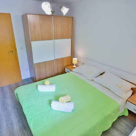 Lenka - Two Bedroom With Garden Terrace A4 * Sutivan