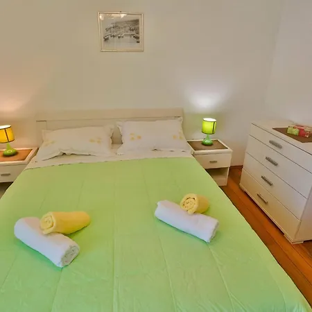 Lenka - Two Bedroom With Garden Terrace A4