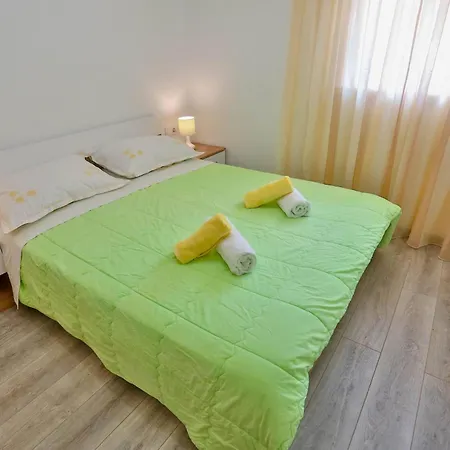 Lenka - Two Bedroom With Garden Terrace A4 Apartmán