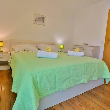 Lenka - Two Bedroom With Garden Terrace A4 Apartmán *