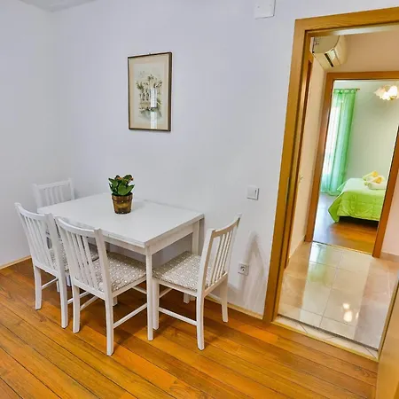 Apartmán Lenka - Two Bedroom With Garden Terrace A4 *