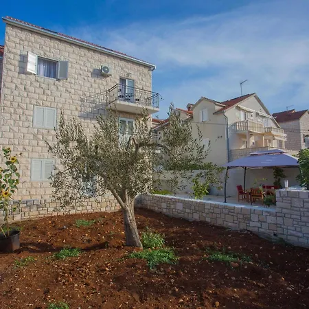 Apartmán Lenka - Two Bedroom With Garden Terrace A4 *